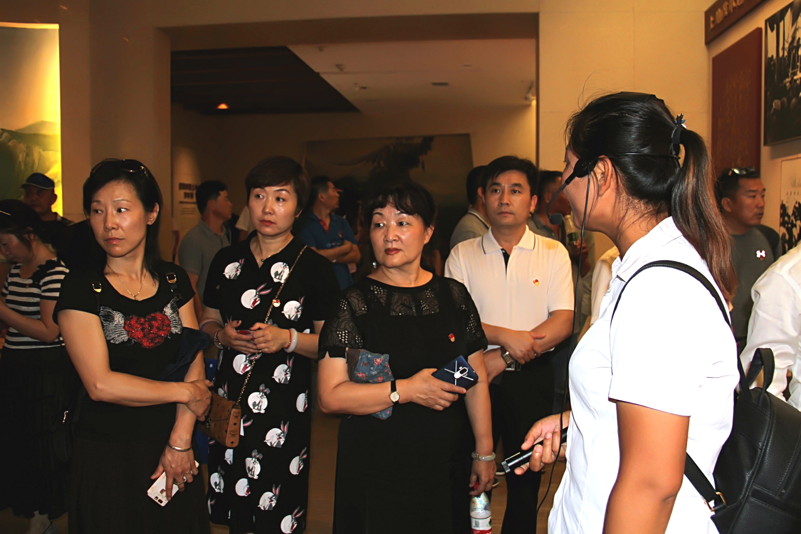 中心党支部开展主题党日活动“重温入党誓词，不忘初心，牢记使命” 4
