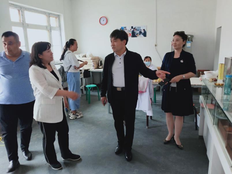 党建引领,“疫”路前行,助力脱贫奔小康 4 党建引领,“疫”路前行,助力脱贫奔小康 4