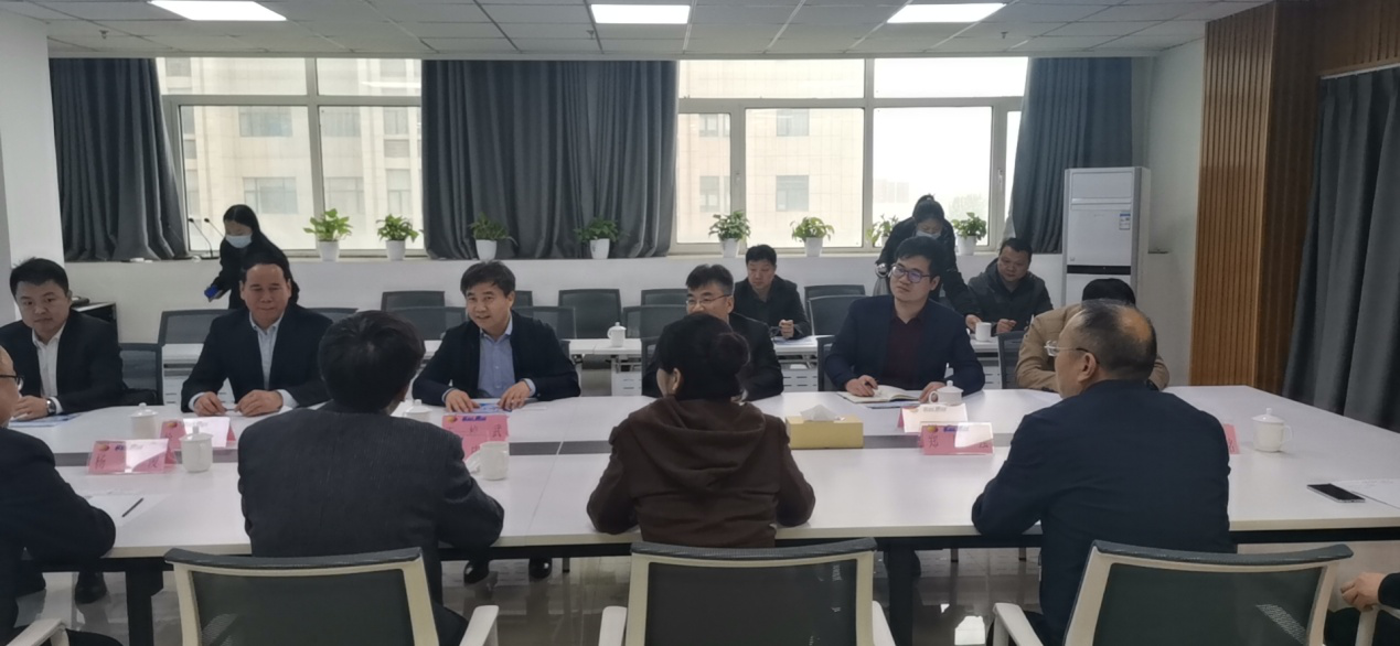 中心主任王校武一行到郑州国际陆港公司交流学习 4 中心主任王校武一行到郑州国际陆港公司交流学习 4