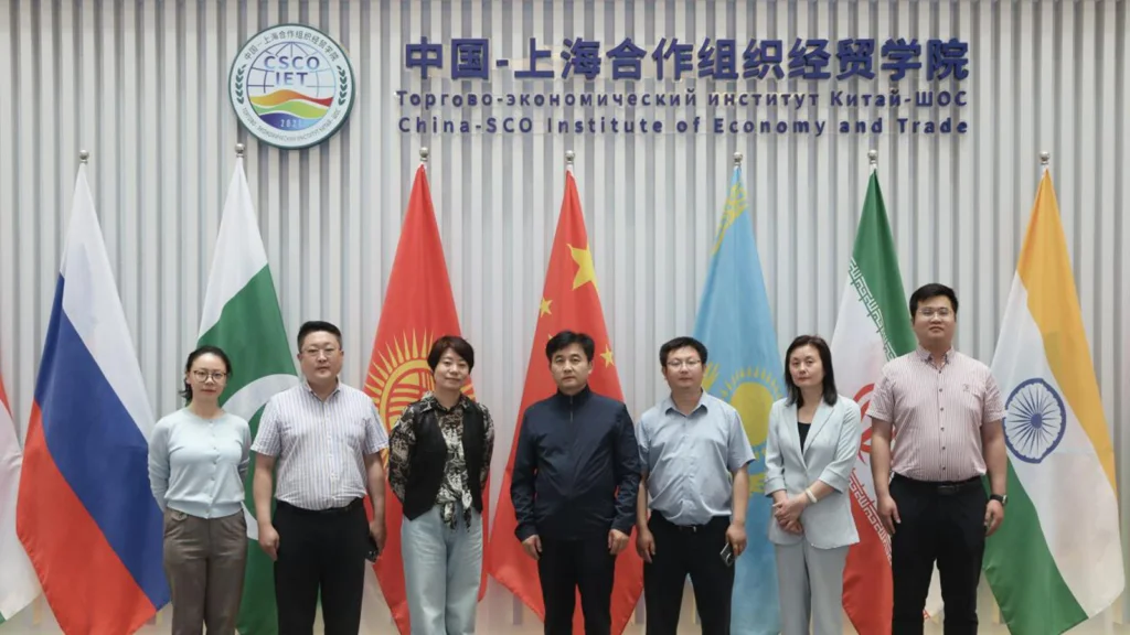 中心主任王校武一行走访调研青岛上合示范区和部分企业商协会