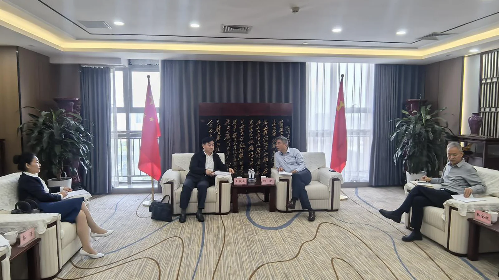 中心主任王校武带队走访河南省龙头企业和郑州航空港区推进务实合作 1 中心主任王校武带队走访河南省龙头企业和郑州航空港区推进务实合作 1