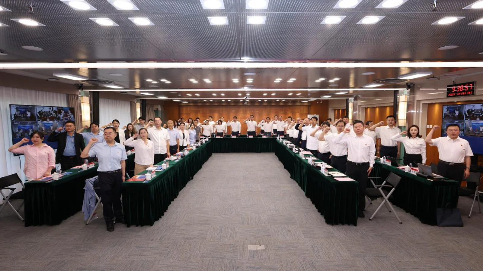 中心组织“树立正确政绩观 从严治党明法纪”党组织联学联建活动暨二季度综合素质培训 2