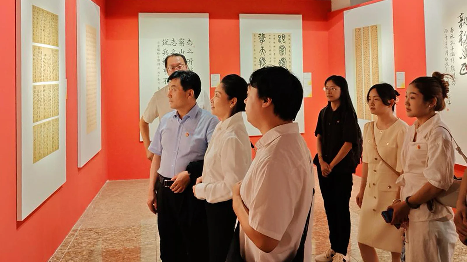 物资流通国际合作事务中心组织党员干部参观“永远跟党走”建党105周年书画摄影展 2 物资流通国际合作事务中心组织党员干部参观“永远跟党走”建党105周年书画摄影展 2