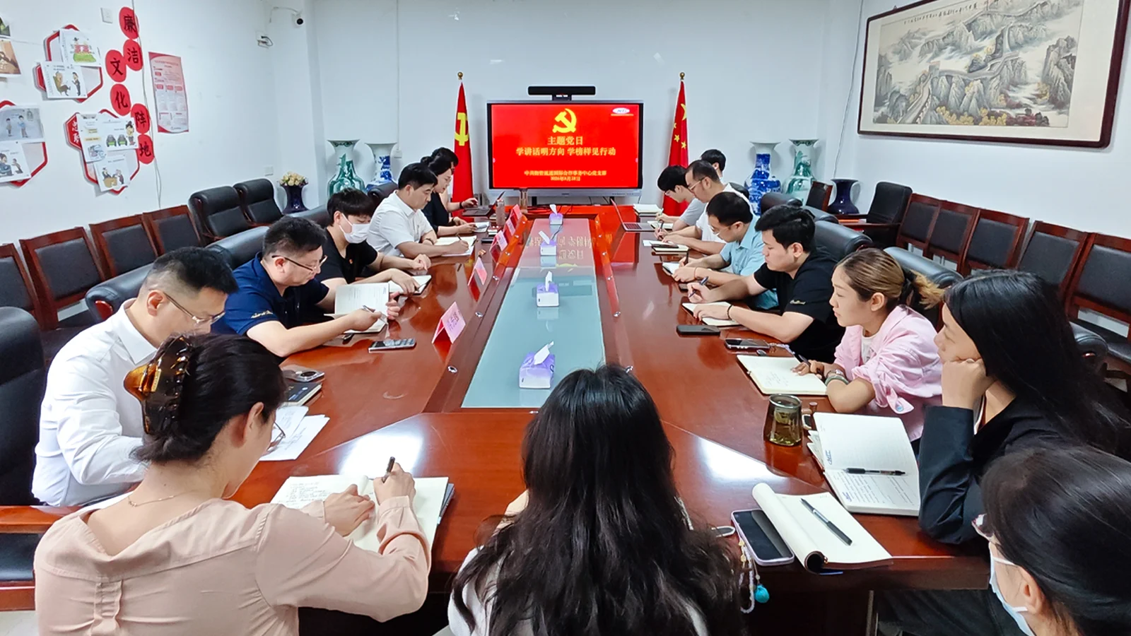 中心党支部开展“学讲话明方向,学榜样见行动”主题党日活动 1 中心党支部开展“学讲话明方向,学榜样见行动”主题党日活动 1