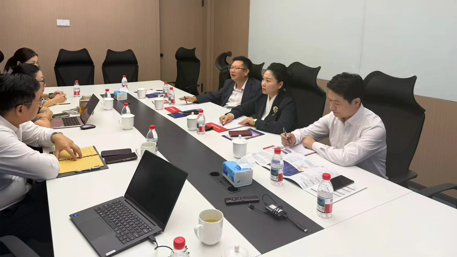 深化多方对接交流 赋能企业出海高质量发展——中心赴上海开展走访交流工作 1 深化多方对接交流 赋能企业出海高质量发展——中心赴上海开展走访交流工作 1